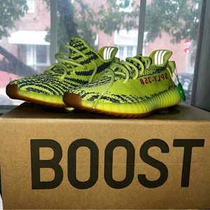 Frozen yellow Yeezys- size M4